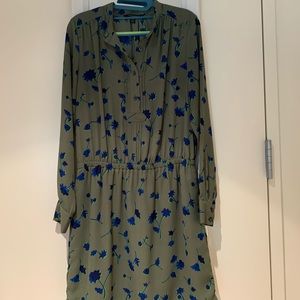 Long sleeved Banana Republic dress